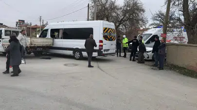 Konya Ereğli'de okul servisi ile belediye aracı çarpıştı : 5 yaralı