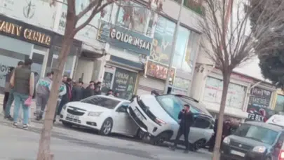 Mardin'de kaza : Araç kadın öğretmene çarptı