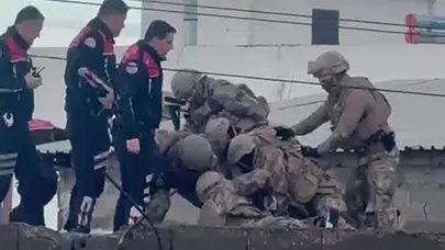 Adana'da tekstil dükkanında kanlı saldırı : 2'si ağır 4 yaralı