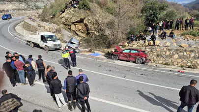 Alanya'da 3 araçlı zincirleme kaza : 1 kişi öldü, 3 kişi yaralandı