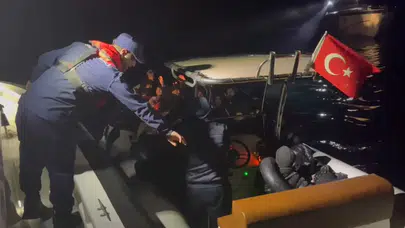 İzmir açıklarında 39 göçmen yakalandı : 1 organizatör ve 1 firari gözaltında