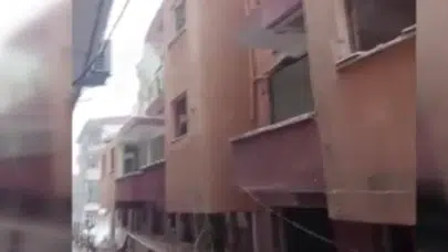 Küçükçekmece’de yıkım faciası : Kentsel dönüşüm binası yan binanın üzerine devrildi