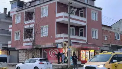 Bursa'da boşanma aşamasındaki kadın, eşinin kapıyı kırması üzerine balkondan atladı