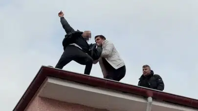 Konya'da intihar girişimi : Çatıdan düşecek olan şahsı emniyet müdürü kurtardı