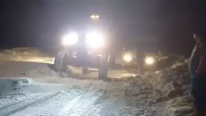 Tipi nedeniyle yolda mahsur kalan 30 kişi kurtarıldı : Ağrı'da okullar tatil mi ?