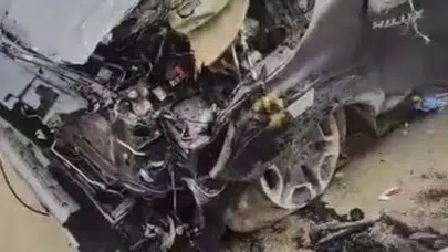 Diyarbakır'da pick-up bariyerlere çarptı : 2 kişi yaralandı