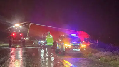 Denizli'de kaza : Tır şarampole devrildi