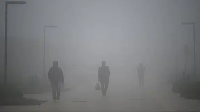 Hakkari'de sis etkili oldu : Görüş mesafesi sıfıra indi