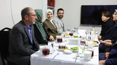 Bakan Göktaş, Şanlıurfa'da bir ailenin iftar sofrasına konuk oldu