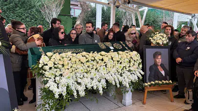 Şarkıcı Fatih Ürek son yolculuğuna uğurlandı : Ablası baygınlık geçirdi