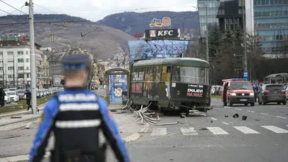 Saraybosna'da tramvay raydan çıktı : 1 kişi hayatını kaybetti, 2 kişi yaralandı