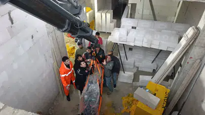 Antalya'da inşaatta düşen işçi vinç yardımıyla kurtarıldı