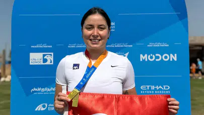 Milli yüzücü Bengisu Avcı, Abu Dhabi'de şampiyon oldu!