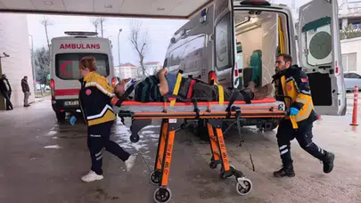 Bursa'da ekmek almak için aracından inen sürücüye minibüs çarptı