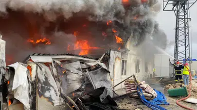 Hatay'da işçilerin kaldığı konteyner yatakhane alev alev yandı