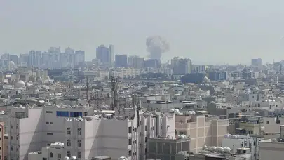 İran, Bahreyn'deki ABD üssünü hedef aldı