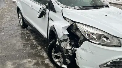 Bitlis'te kar yağışı nedeniyle zincirleme kaza oldu