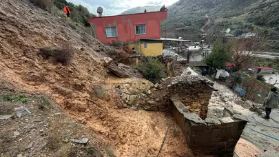 Osmaniye’de aşırı yağış sonrası toprak kayması : 5 ev tahliye edildi