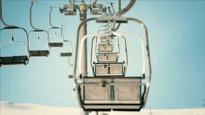 Japonya'da çantası telesiyeje sıkışan genç kadın hayatını kaybetti