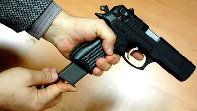 Antalya'da ruhsatsız silah operasyonu : 5 şüpheli gözaltına alındı