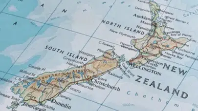 Yeni Zelanda'da fırtına etkisi : 30 binden fazla hane elektriksiz kaldı