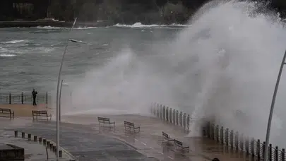 İspanya'da şiddetli rüzgar bilançosu : 2'si ağır 61 kişi yaralandı