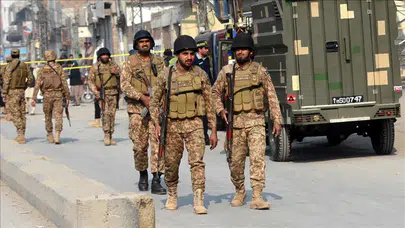 Afganistan, Pakistan'da bir karakolu hedef aldı : 14 asker öldü