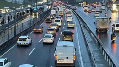 Bayram dönüşü İstanbul'da trafik durma noktasına geldi