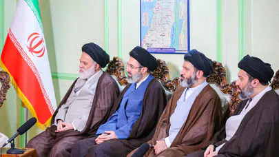 İran basını yeni dini liderini duyurdu