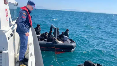 Kuşadası açıklarında can pazarı : 31 düzensiz göçmen yakalandı