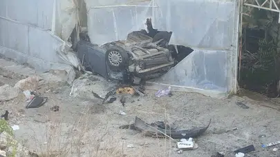 Alanya'da otomobil muz serasına devrildi : Feci kazada 1 ölü, 1 yaralı