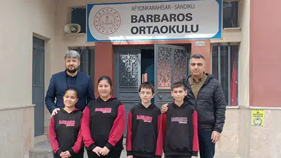 Afyonkarahisar'da öğretmen ve öğrenciler 150 bin liralık veresiye borcunu kapattı