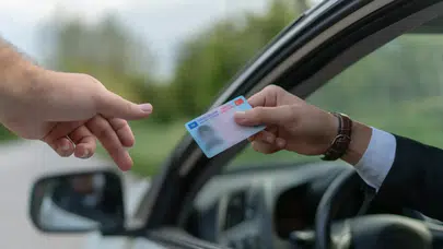 Pendik'te yol kenarındaki yayaya çarpıp kaçan sürücüye rekor ceza