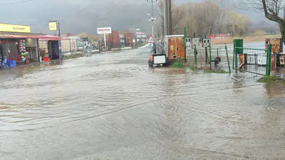 İzmir'de şiddetli sağanak nedeniyle Gölcük Gölü taştı