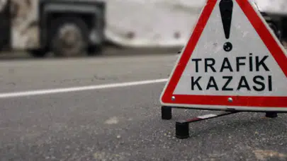 Afyonkarahisar'da kaza : Araç şarampole devrildi, 3 kişi yaralandı