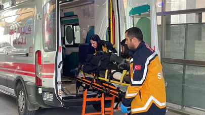 Karaman'da motosiklet şarampole devrildi : 2 yaralı