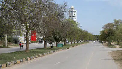 Pakistan’da yakıt krizi : Hükümet 3 gün resmi tatil ilan etti