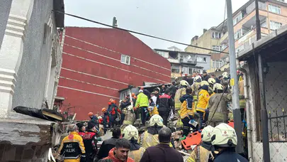 Fatih'te bina çöktü