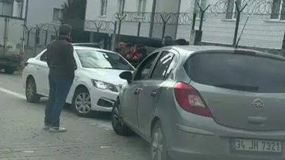 Esenyurt'ta trafikte yol verme kavgası : Kadın sürücüler birbirine girdi