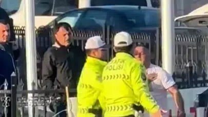 Sakarya’da trafik uygulamasında skandal görüntüler : Motosikleti yere fırlatıp polise küfürler yağdırdı