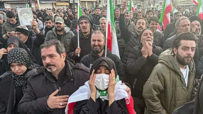 Hamaney'in ölümü sonrası İran halkı sokağa indi : Gösteri ve protestolar yayılıyor