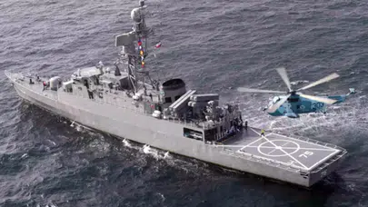 İran savaş gemisine denizaltı saldırısı : Çok sayıda kayıp ve yaralı var