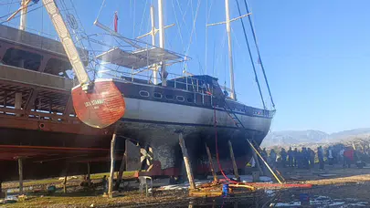 Manavgat'ta tur teknesinde yangın : 1 işçi dumandan etkilendi