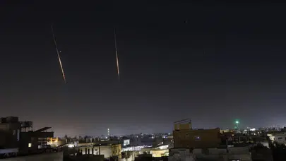 İran'dan İsrail'e yeni füze saldırısı : Tel Aviv'de sirenler çalıyor