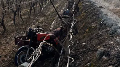 Manisa'da motosiklet devrildi : 70 yaşındaki sürücü öldü