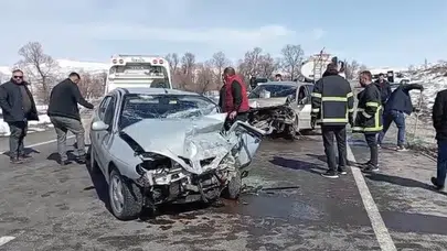 Tokat Artova'da feci trafik kazası : Otomobiller kafa kafaya çarpıştı 4 yaralı