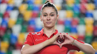Milli sporcu Aysel Önder dünya şampiyonu oldu