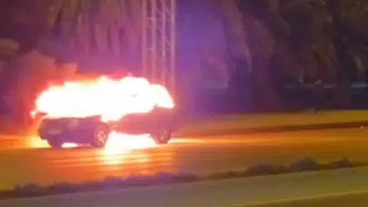 Kartal'da panik anları : Seyir halindeki araç alev alev yandı