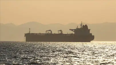 Hürmüz Boğazı'nda tansiyon yükseldi : ABD , İran füze üslerini vurdu