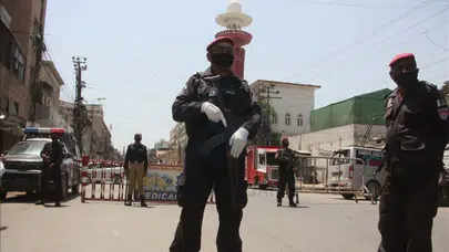 Hamaney'in ölümü Pakistan'ı karıştırdı : Sokağa çıkma yasağı geldi